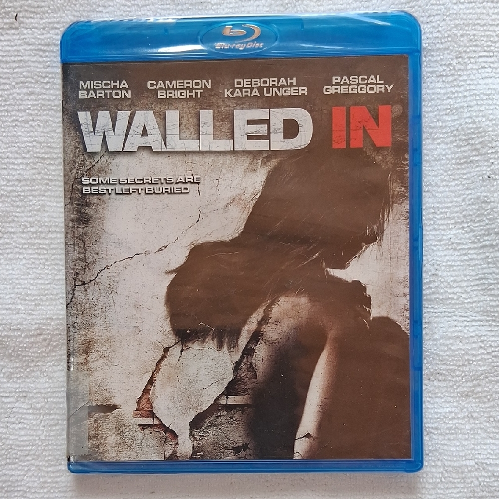 Walled In Blu-ray Disc - Picture 1 of 2